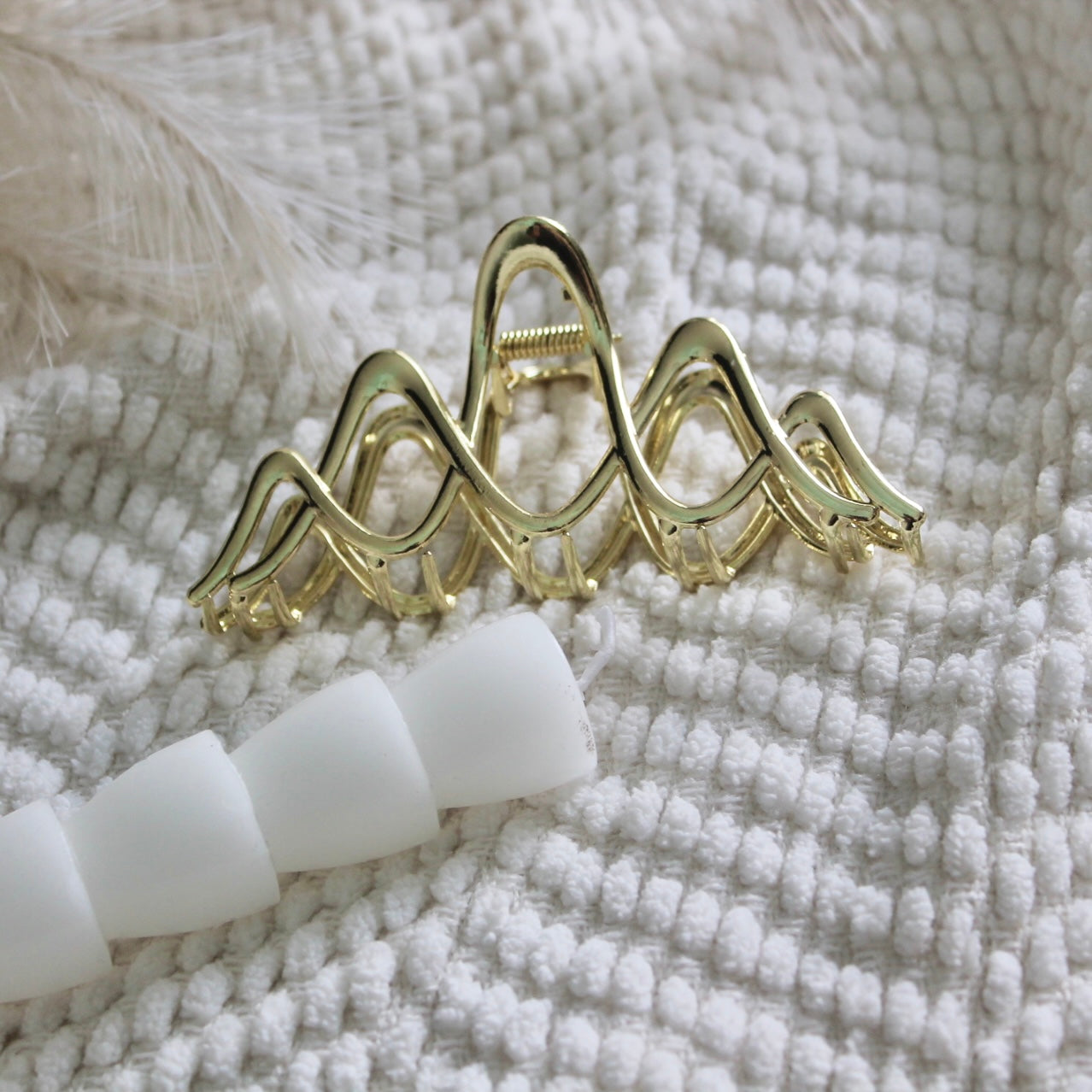 Gold Metal Wavy Claw