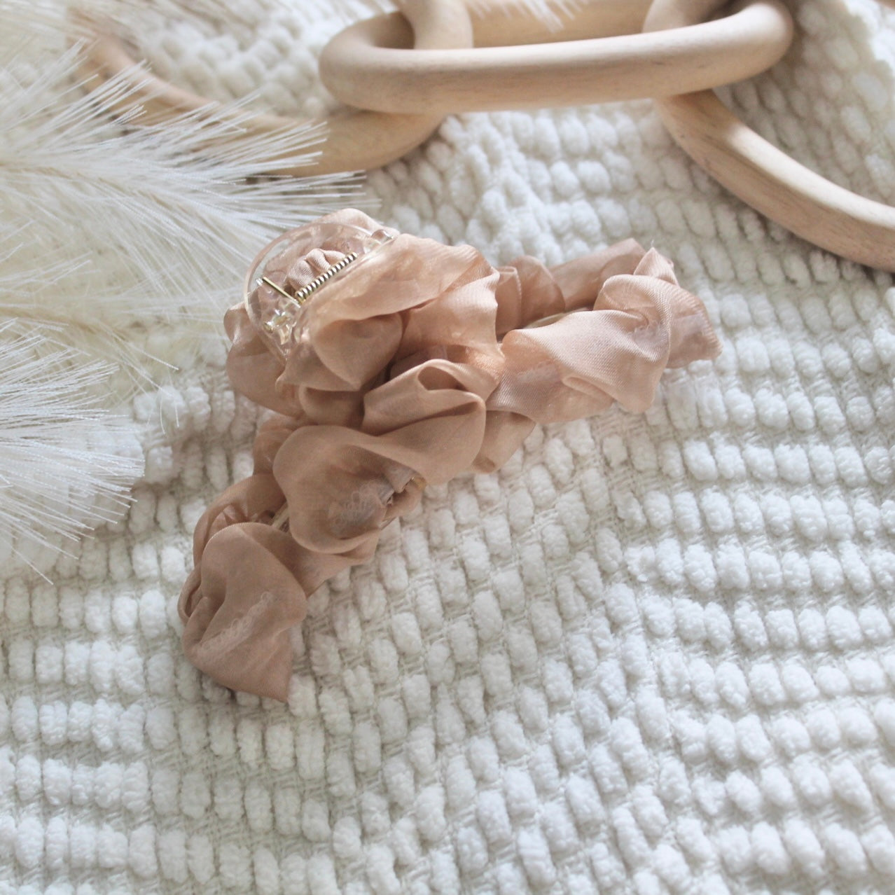 Tulle Claw